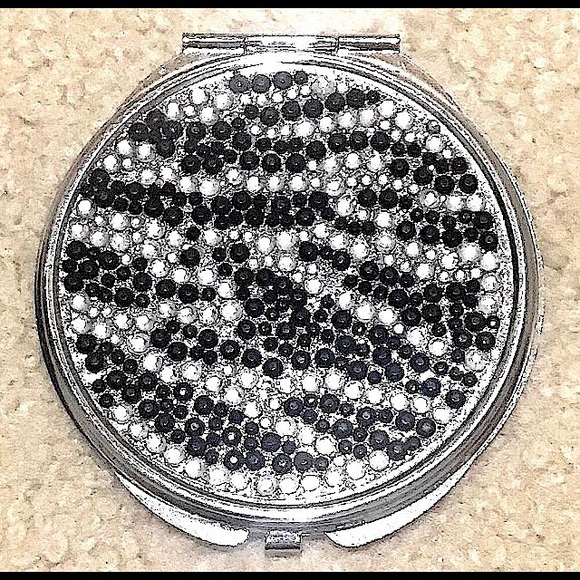 Express Accessories - 🆕🦋3/25$ EXPRESS 2 SIDED MIRROR OPEN&SHUT CLAPS!